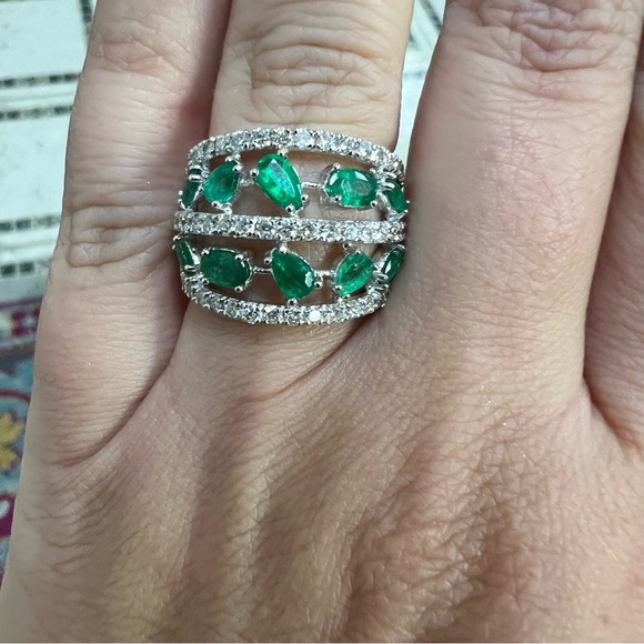 14k White Gold Diamond & Emerald Ring - Picture 5 of 8